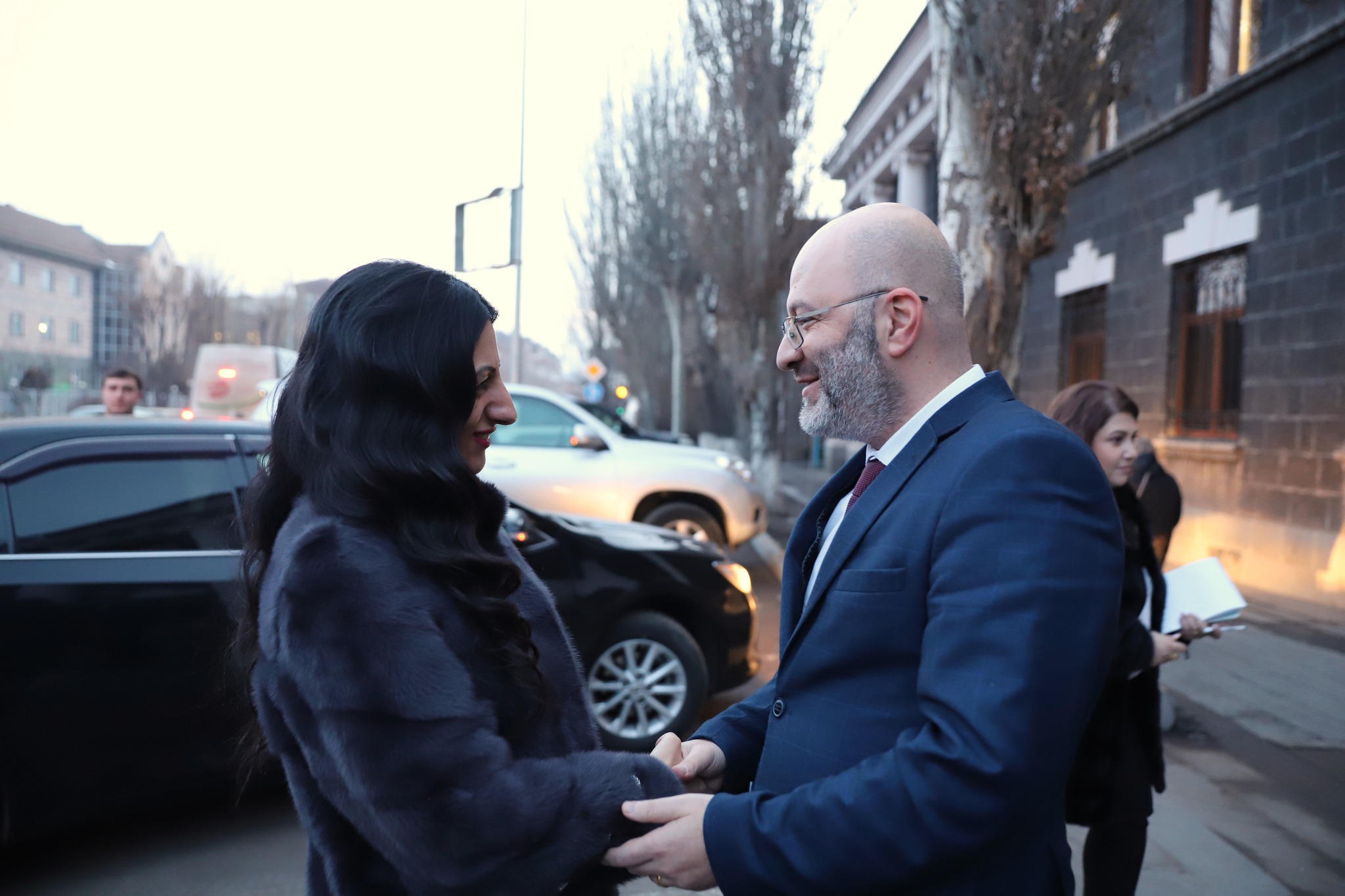 Շիրակի մարզպետը հյուրընկալել է աշխատանքային այցով մարզում գտնվող Անահիտ Մանասյանին
