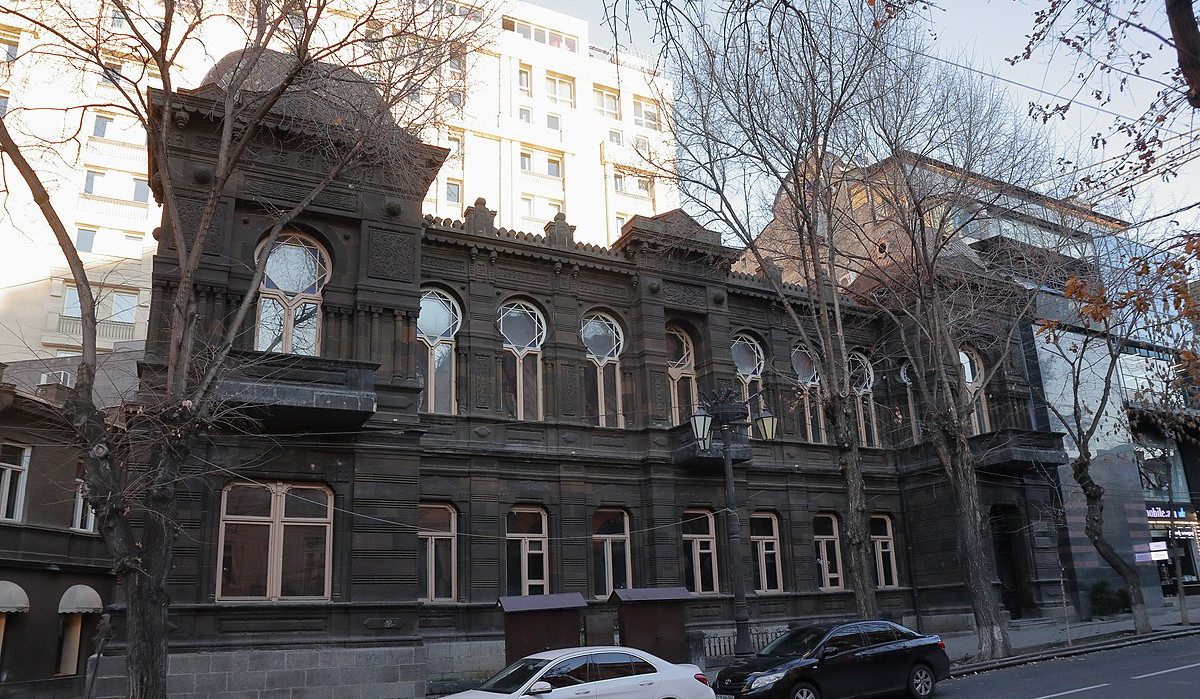 Դատարանի վճռով ՀՀ-ին է վերադարձվել Երևանի Աբովյան 3 հասցեում գտնվող «ԱՕԿՍ»-ի շենքը․ Փաշինյան