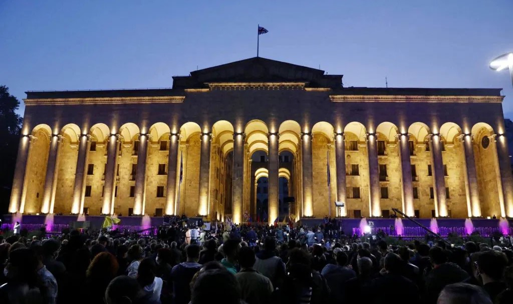 Թբիլիսիում խորհրդարանի շենքի մոտ հերթական բողոքի ցույցն է տեղի ունենում