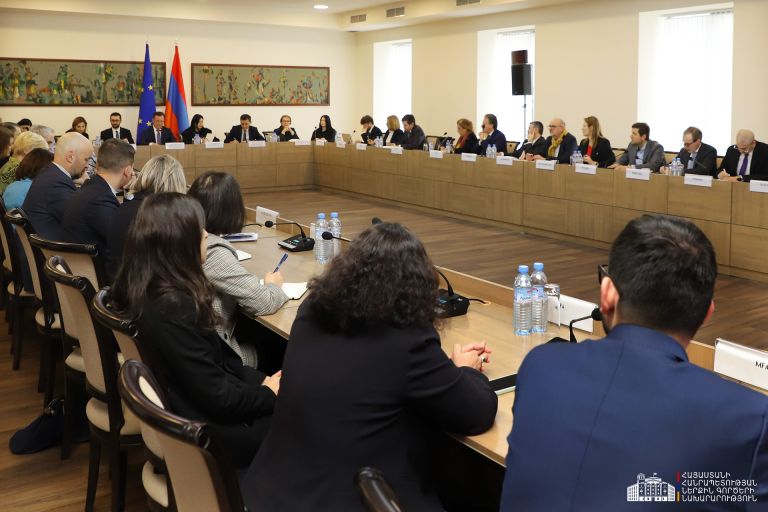 Քննարկվել են ԵՄ հետ հարաբերությունների առաջնահերթությունները. ՆԳ նախարարի տեղակալը մասնակցել է ԵՄ անդամ երկրների դեսպանների հետ հանդիպմանը