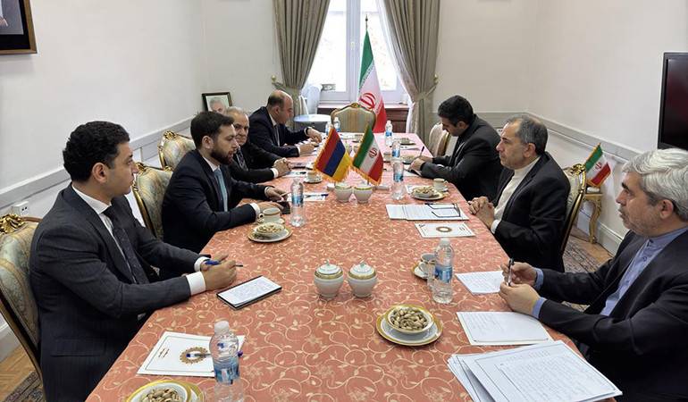 ՀՀ ԱԳ նախարարի տեղակալը հանդիպել է Իրանի ԱԳ նախարարի քաղաքական հարցերով տեղակալի հետ