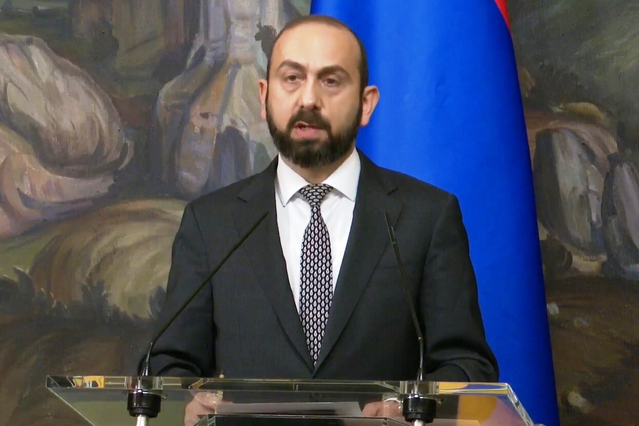 Եթե նման հարց ծագի, պետք է հասկանալ՝ ինչ անել. Միրզոյանի պատասխանը՝ ԵՄ-ին և ԵԱՏՄ-ին անդամակցությունը համատեղելու մասին հարցին