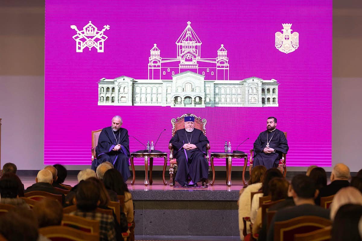 Ամենայն Հայոց Կաթողիկոսը շնորհավորել է Մայր Աթոռի պաշտոնեությանը
