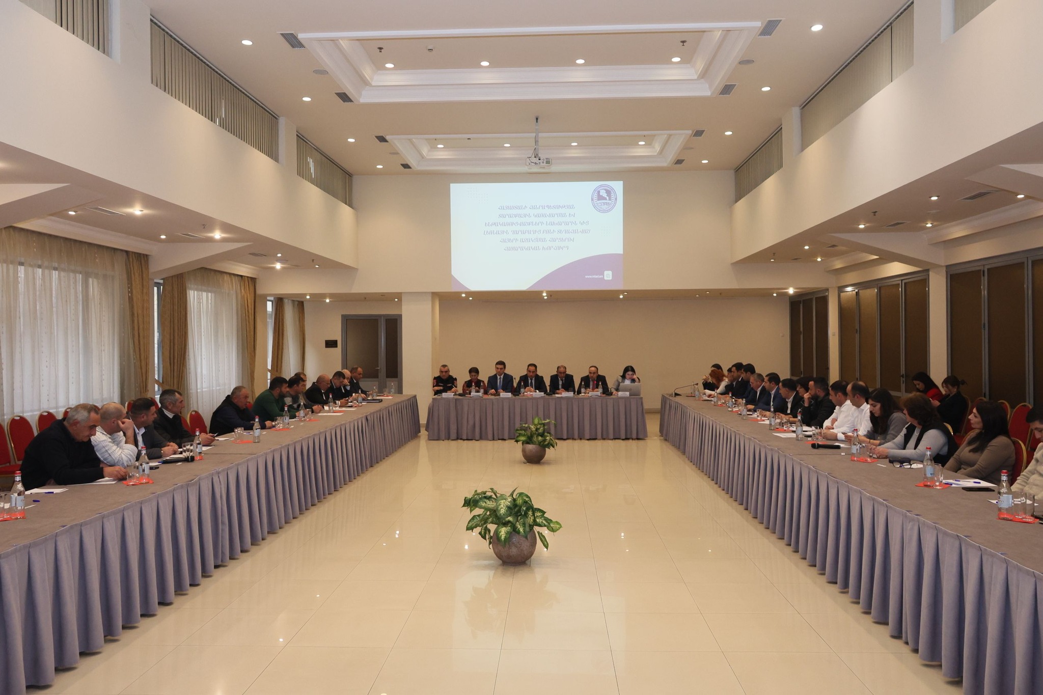 Զեկուցվել է ԼՂ-ից բռնի տեղահանված ընտանիքների բնակապահովման պետական աջակցության ծրագրում փոփոխություններ իրականացնելու նախագիծը