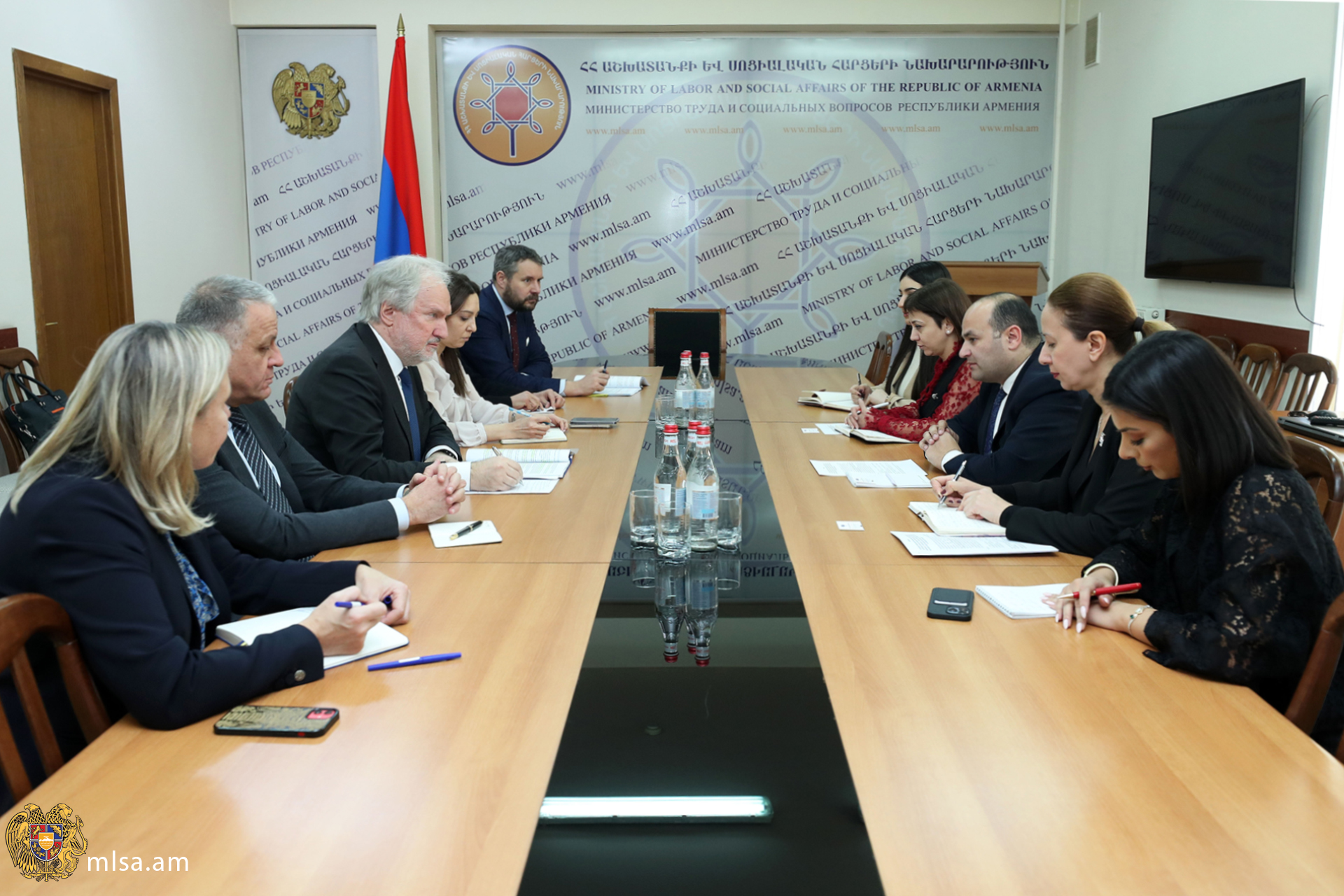Նարեկ Մկրտչյանն ու Անդրեաս Պապակոնստանտինուն քննարկել են ԼՂ-ից բռնի տեղահանված անձանց սոցիալական աջակցության, սոցիալական բնակարանաշինության և մի շարք այլ հարցեր