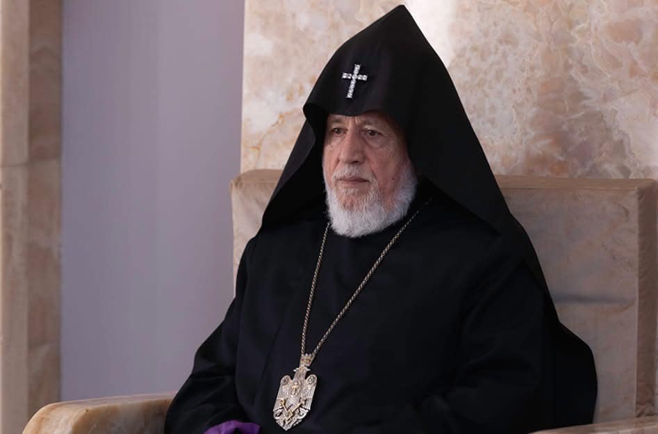Մեր օրհնությունն ու բարեմաղթանքներն ենք բերում մեր բանակի սպաներին ու զինվորներին և համայն մեր ժողովրդին․ Կաթողիկոս