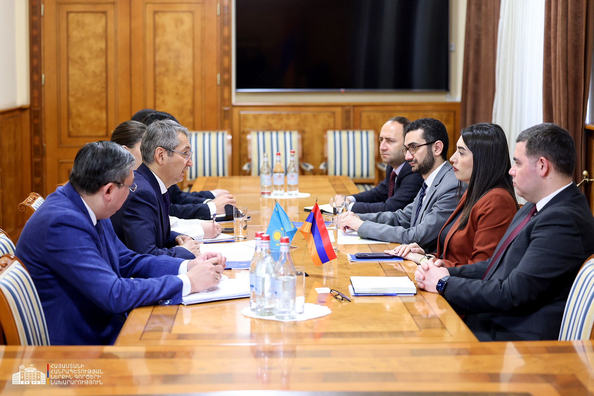 ՆԳ նախարարն ընդունել է Ղազախստանի դեսպանին
