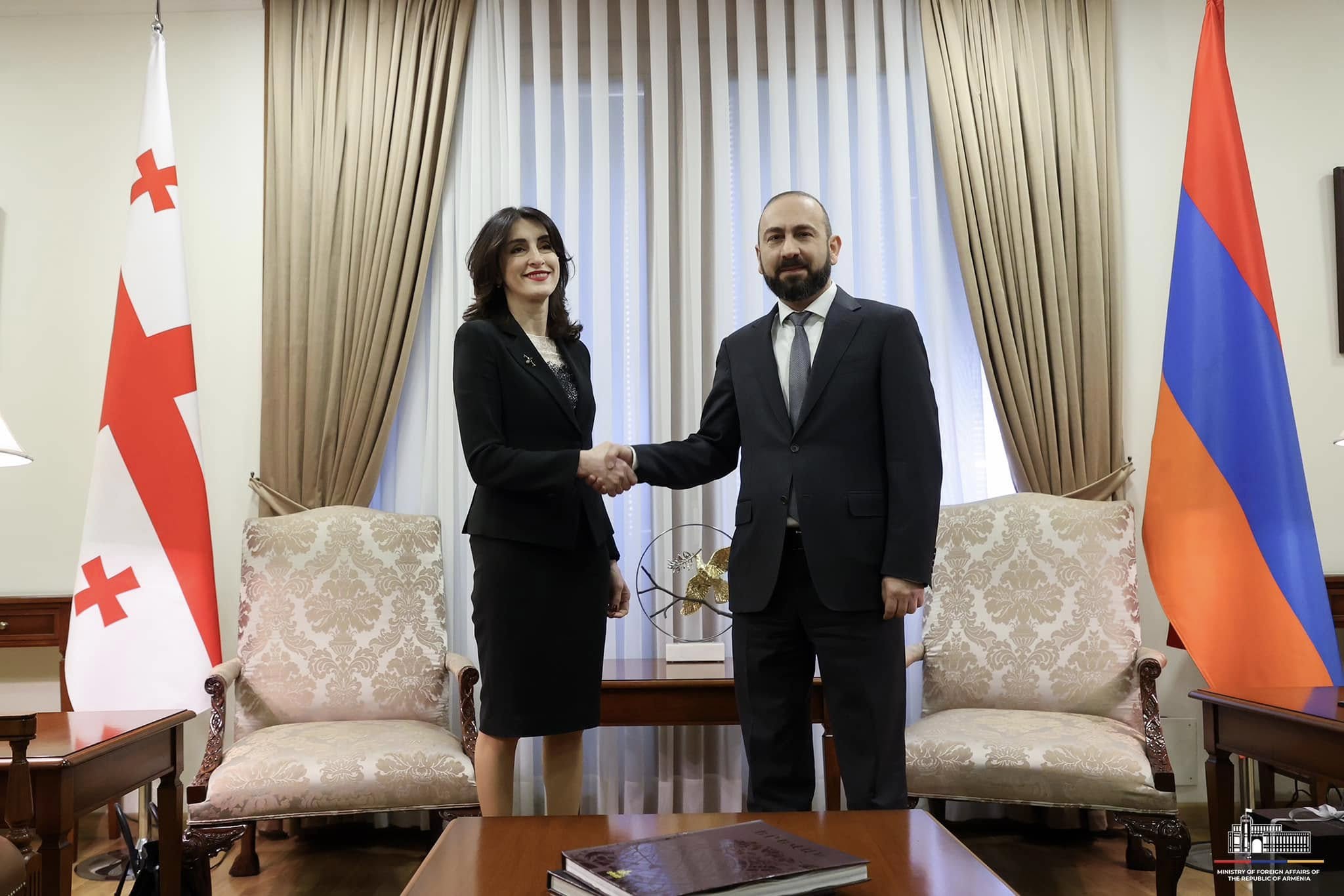 Մեկնարկել է Արարատ Միրզոյանի առանձնազրույցը Մակա Բոճորիշվիլիի հետ