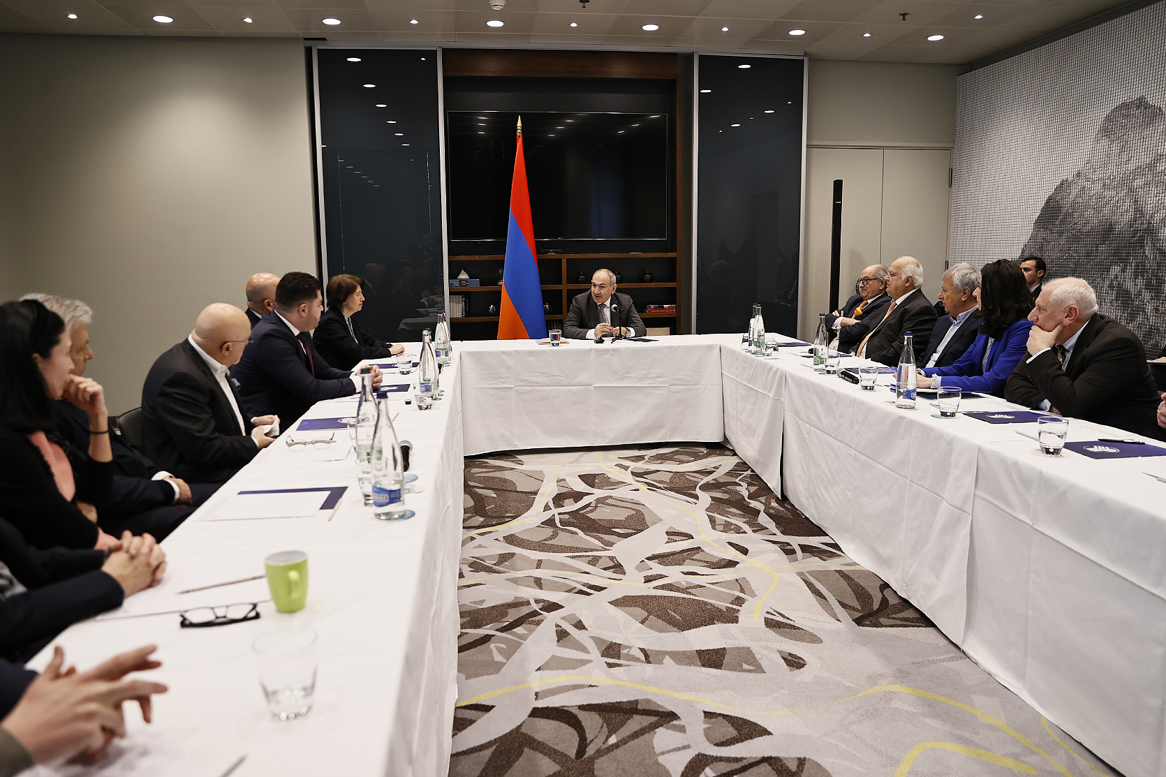 Վարչապետը հանդիպում է ունեցել Շվեյցարիայի հայ համայնքի ներկայացուցիչների հետ