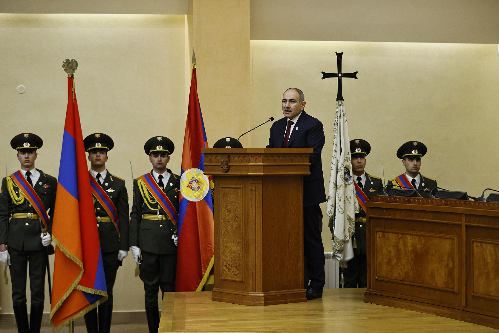 Պետք է հստակ հայտարարենք` որդեգրում ենք հայրենասիրության այն մոդելը, որը մեր բանակին, զինվորին առաջարկում է կոնկրետ խնդիր՝ պահպանել և պաշտպանել միջազգայնորեն ճանաչված մեր սահմանների անվտանգությունը. վարչապետ
