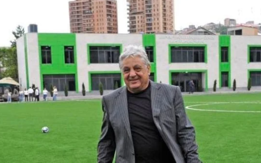 ՀՖՖ-ն շնորհավորել է Խորեն Հովհաննիսյանին 70-ամյակի առթիվ