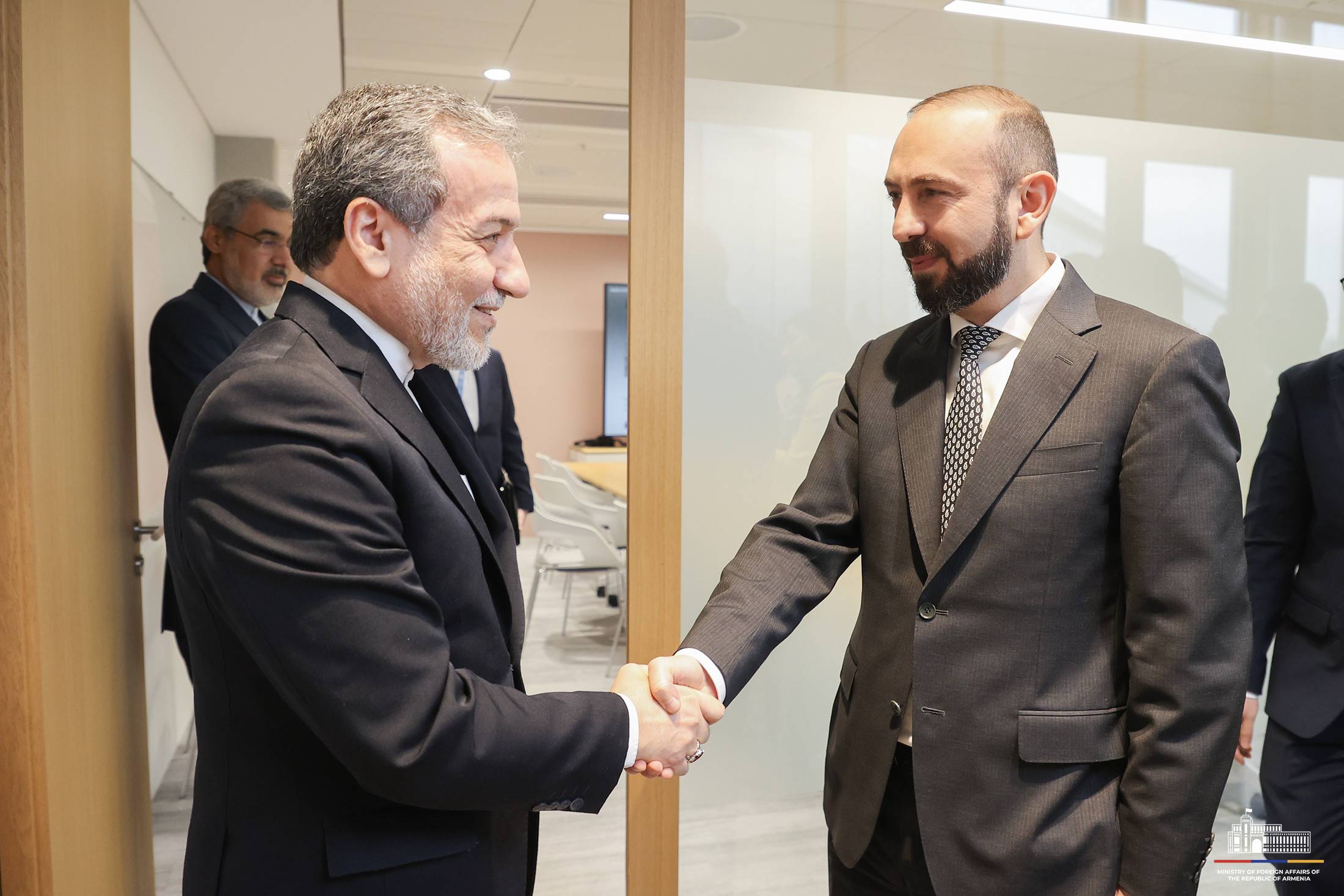 Հայաստանի և Իրանի նախարարները քննարկել են երկկողմ հարաբերությունների օրակարգային հարցեր