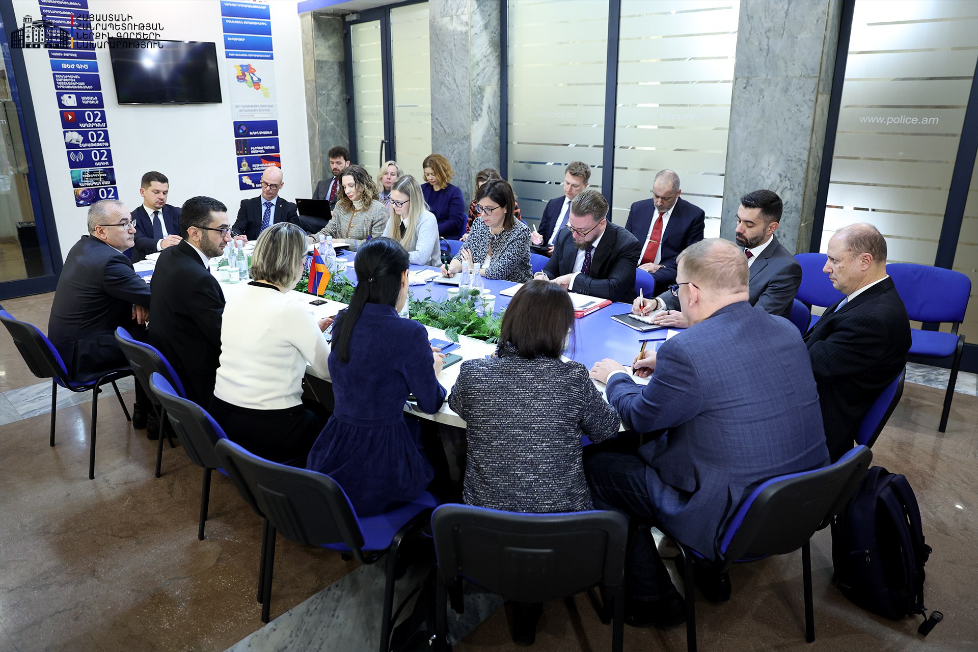 ԵՄ մուտքի արտոնագրերի ազատականացման շրջանակում իրականացնելու են ոլորտային խնդիրների վերլուծություն. ՆԳ նախարարի տեղակալն ընդունել է ԵՄ փորձագիտական առաջին առաքելությանը