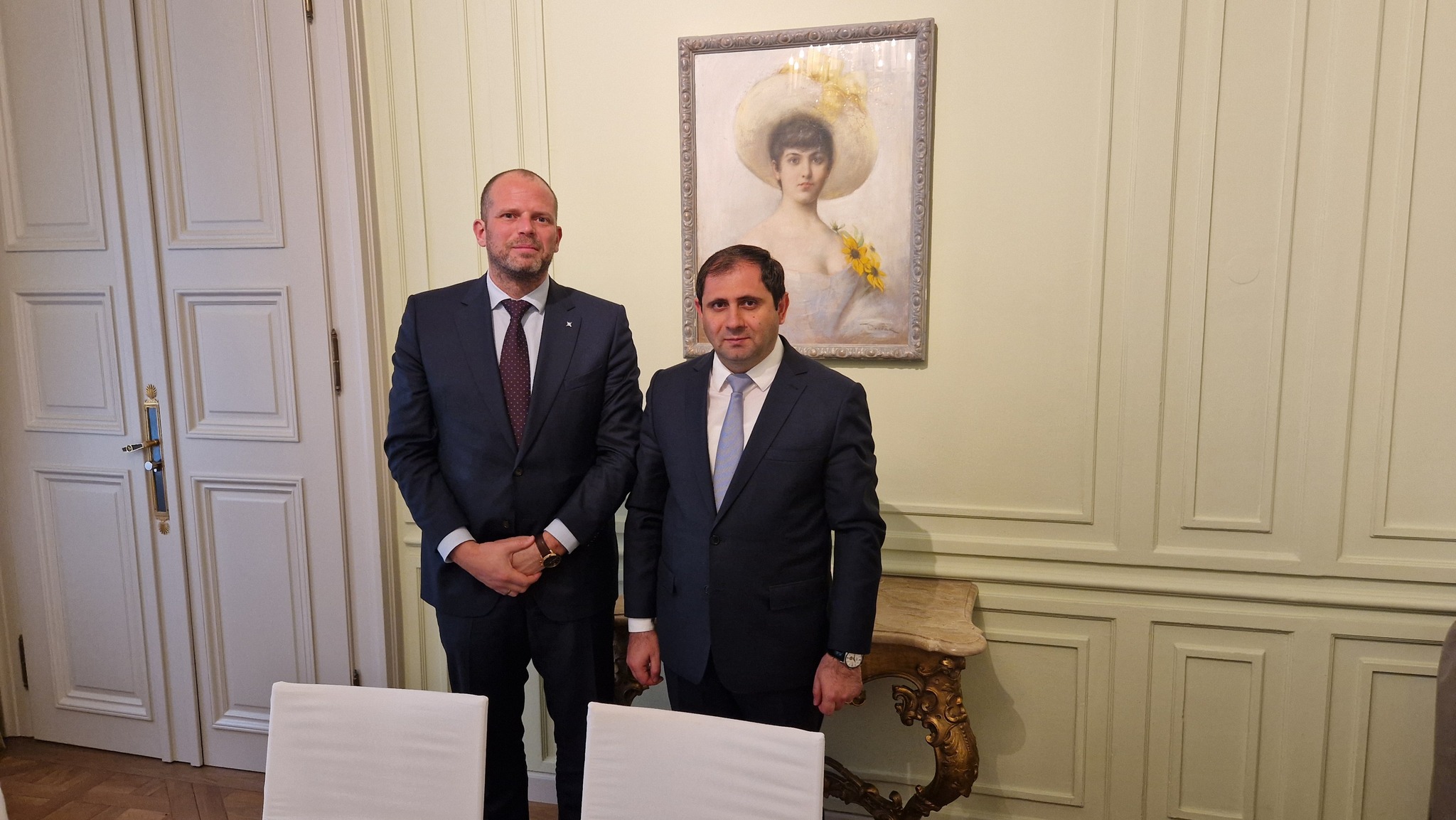 Սուրեն Պապիկյանը հանդիպել է Բելգիայի պաշտպանության նախարարի հետ