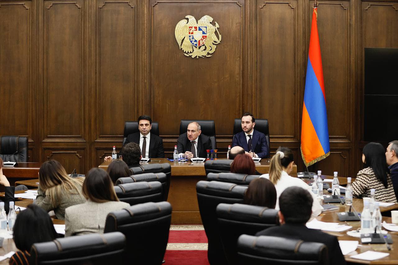 Վարչապետը ԱԺ-ում հանդիպում է ունեցել ՔՊ խմբակցության հետ