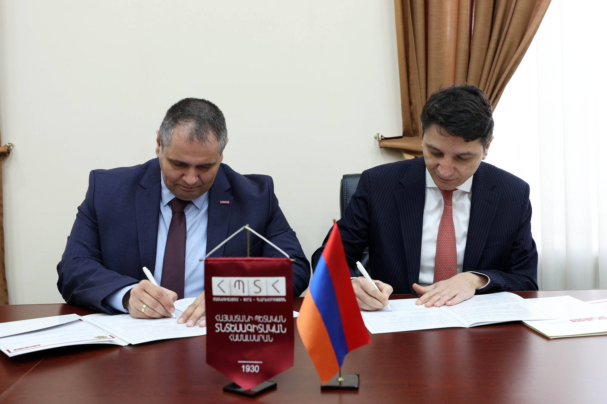 Ֆինանսների նախարարն ու ՀՊՏՀ ռեկտորը ստորագրել են համագործակցության հուշագիր