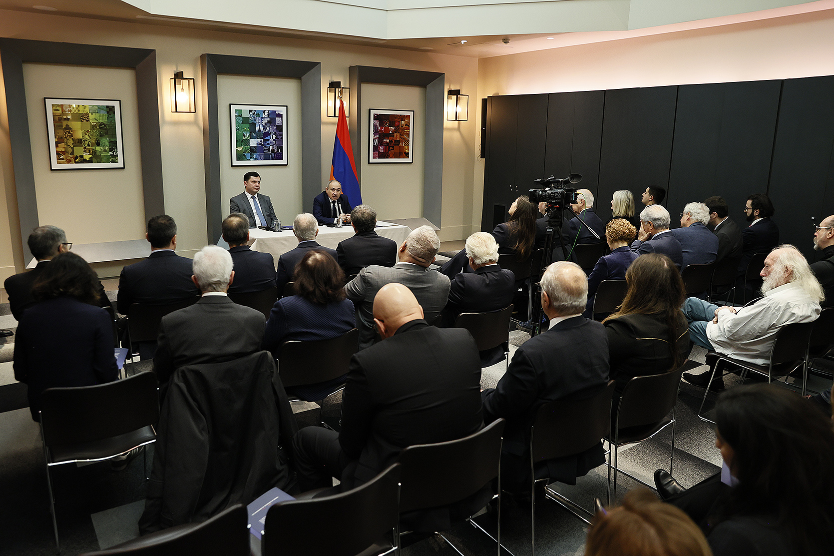 Վարչապետը հանդիպում է ունեցել Ֆրանսիայի հայ համայնքի ներկայացուցիչների հետ