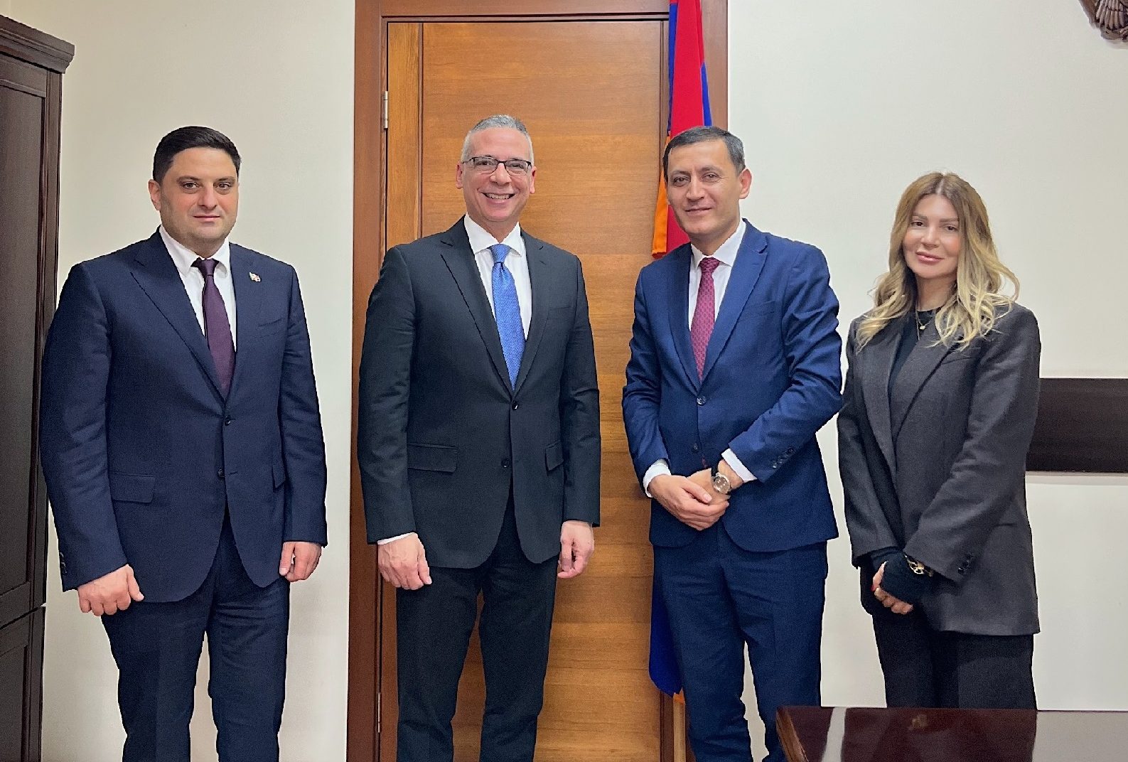 Արթուր Մարտիրոսյանը հանդիպել է ՀՀ-ում Դոմինիկյան Հանրապետության նորանշանակ դեսպանի հետ