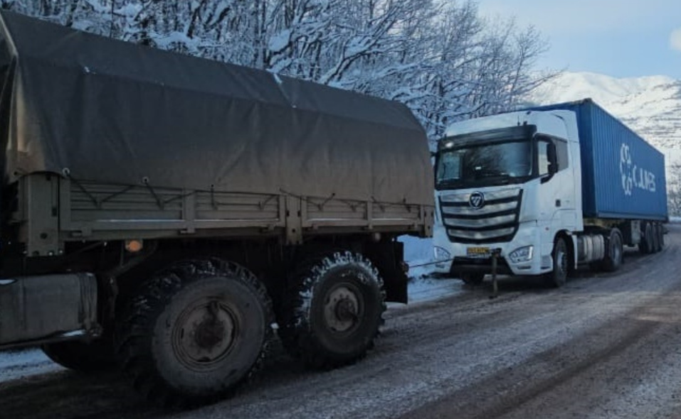 Փրկարարները քարշարկման եղանակով բեռնատարները դուրս են բերել արգելափակումից
