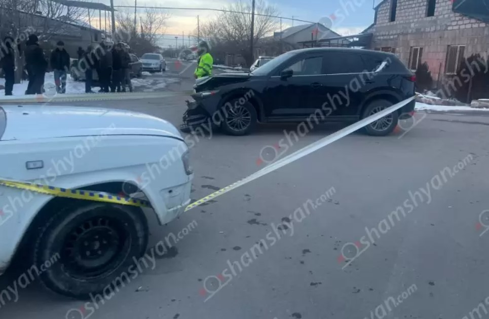 Արարատի մարզում բախվել են «ԳԱԶ 3110»-ը և «Mazda»-ն․ կա վիրավոր