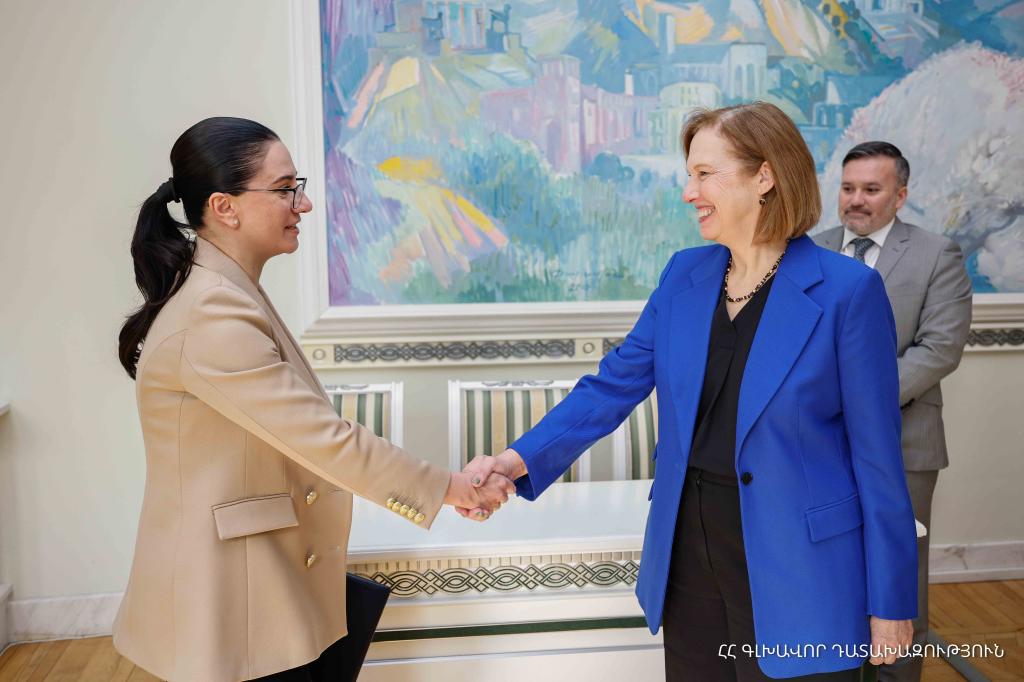 Գլխավոր դատախազն ու ՀՀ-ում ԱՄՆ արտակարգ և լիազոր դեսպանը քննարկել են երկուստեք հետաքրքրություն ներկայացնող հարցեր