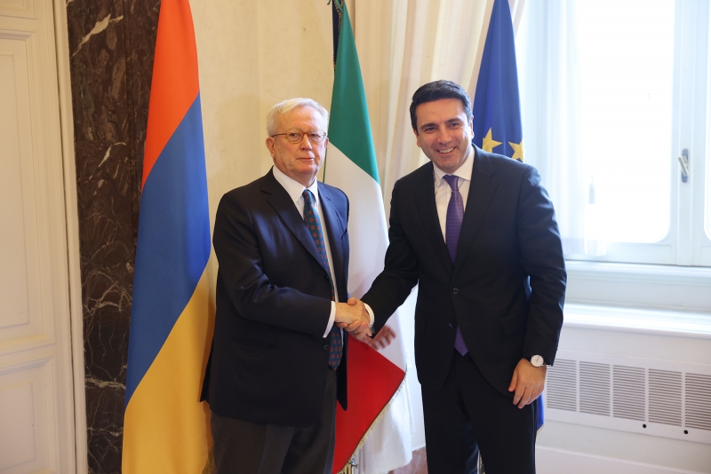 Ալեն Սիմոնյանը հանդիպել է Իտալիայի Պատգամավորների պալատի արտաքին հարաբերությունների հանձնաժողովի նախագահի ու անդամների հետ