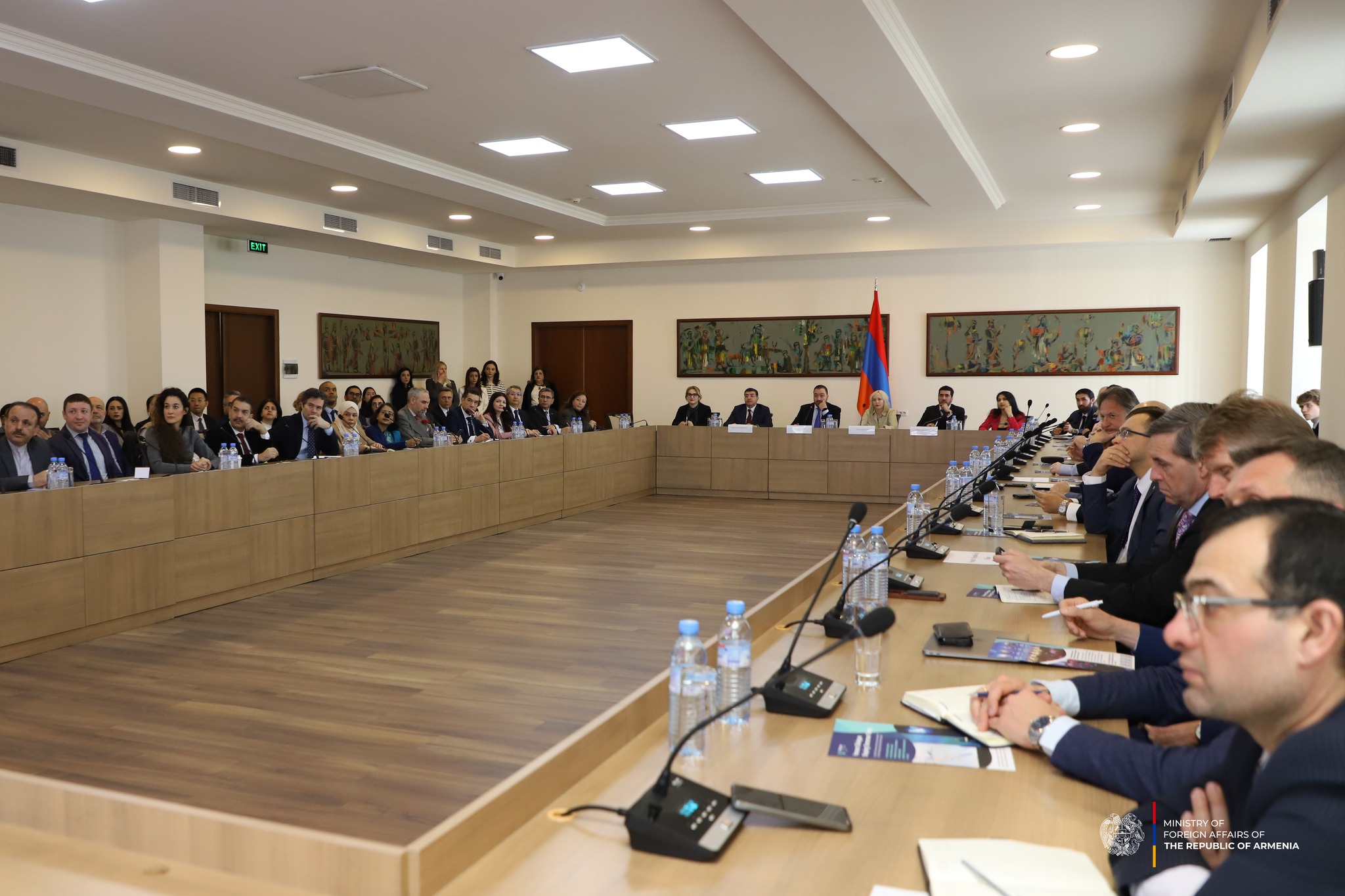ՀՀ ԱԳՆ գլխավոր քարտուղարը հանդիպում է ունեցել դիվանագիտական ներկայացուցչությունների ղեկավարների հետ