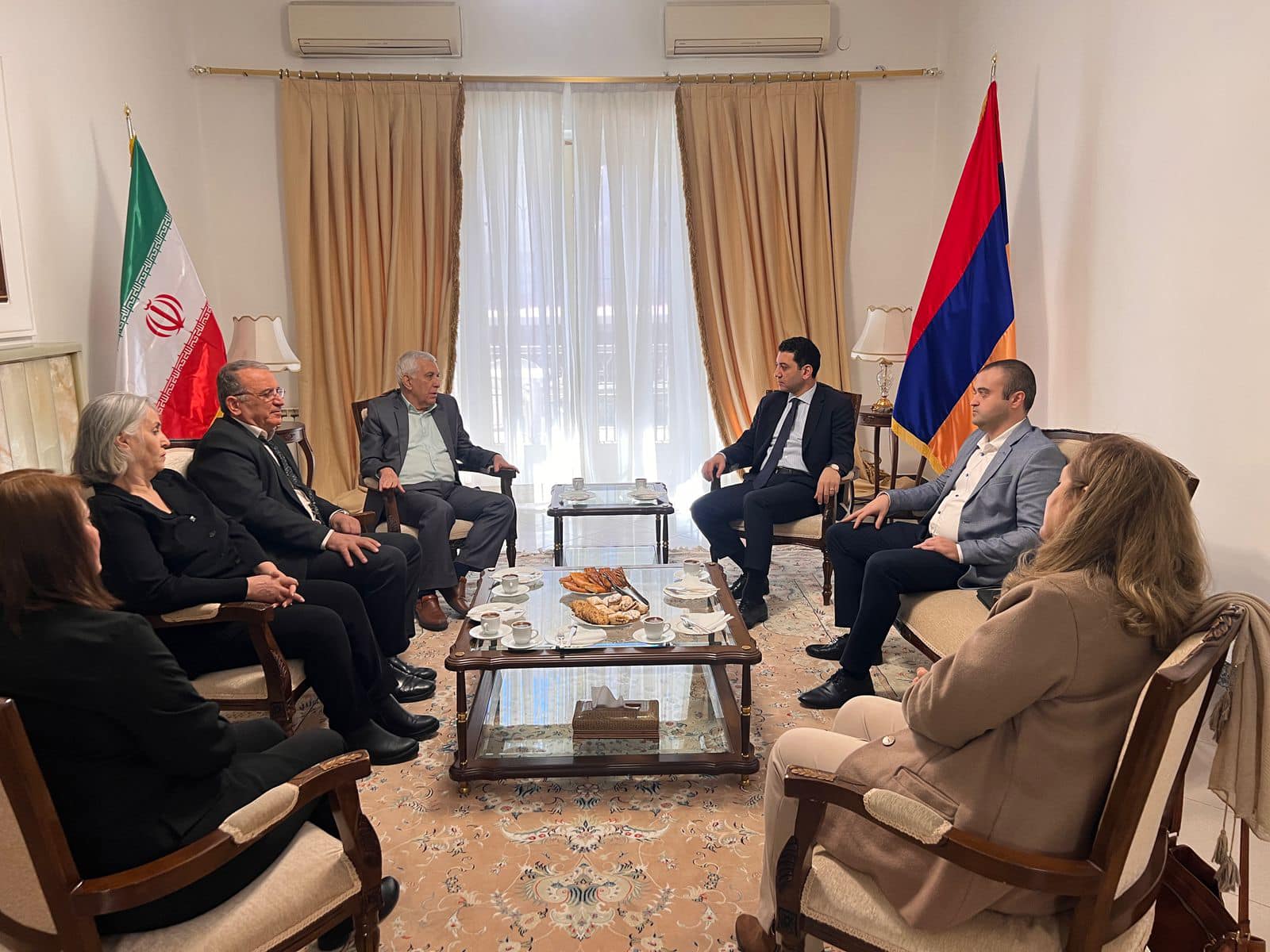 Դեսպան Գրիգոր Հակոբյանն ընդունել է Թեհրանի «Րաֆֆի» մարզամշակութային միության վարչության ղեկավարությանը