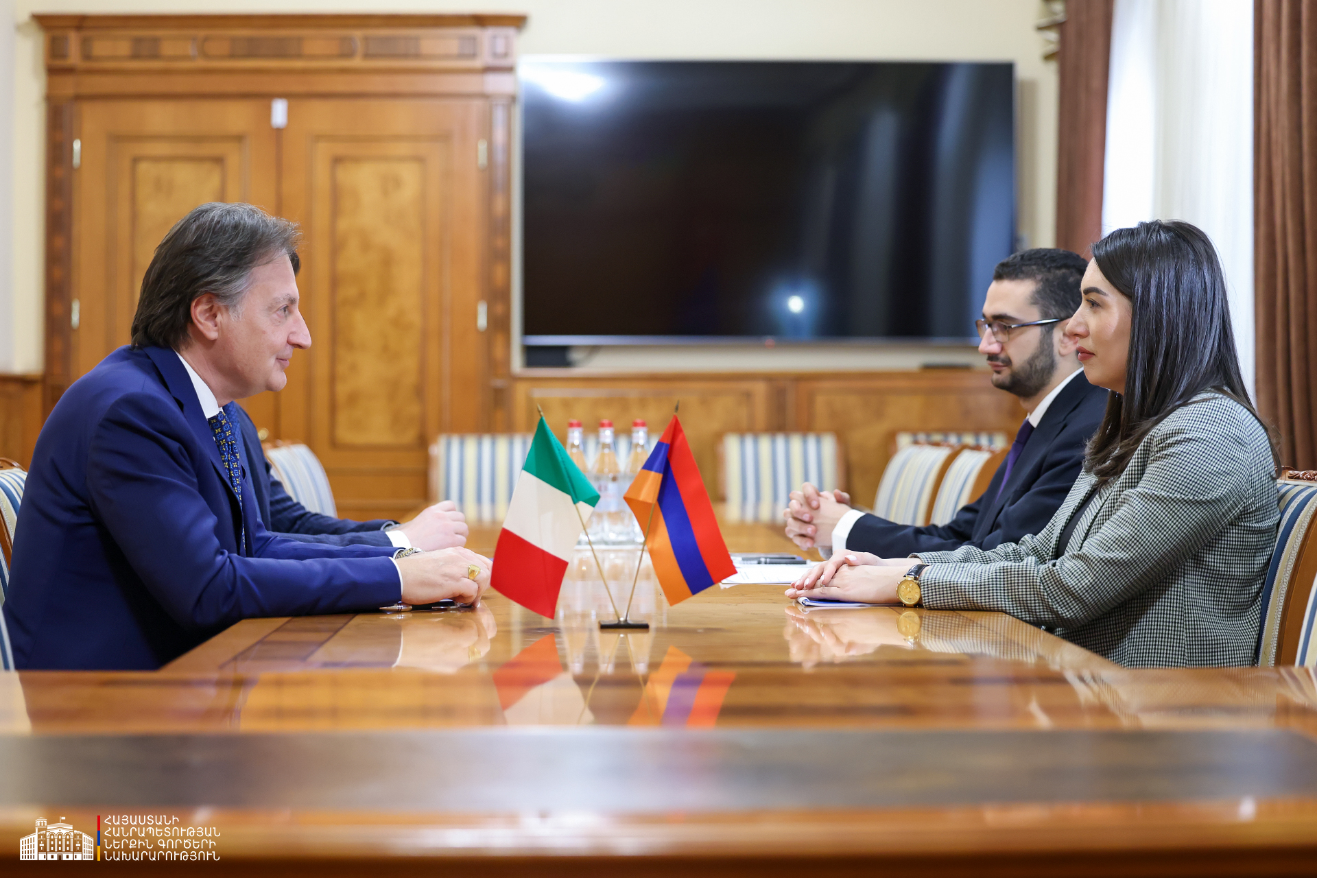 ՆԳ նախարարն ընդունել է ՀՀ-ում Իտալիայի արտակարգ և լիազոր դեսպանին