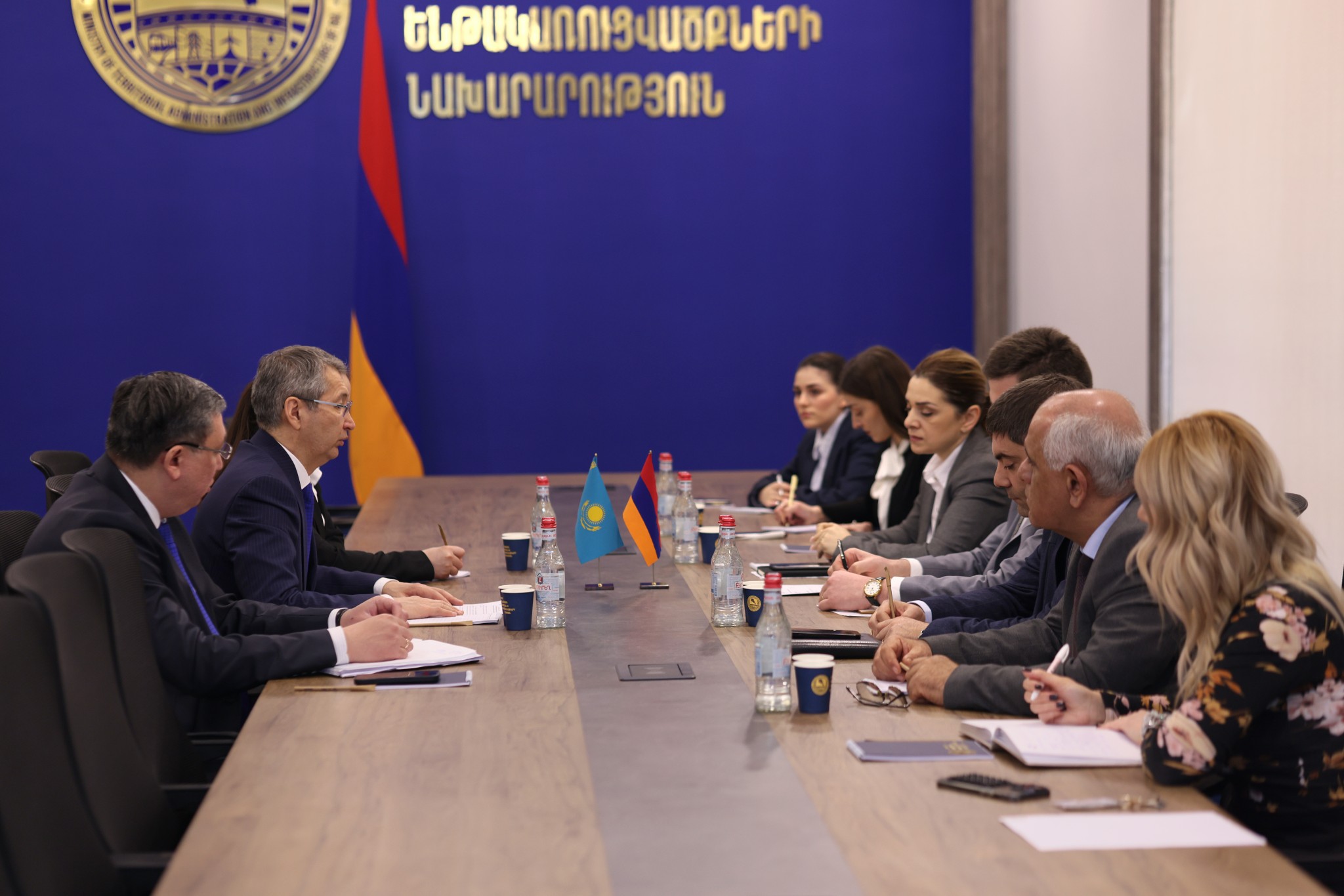 ՏԿԵ նախարարի տեղակալն ու Ղազախստանի դեսպանը քննարկել են երկու երկրների միջև ուղիղ չվերթերի վերականգնման հնարավորությունը