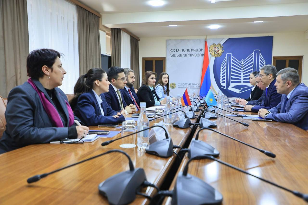 Գևորգ Պապոյանն ընդունել է Ղազախստանի դեսպանին