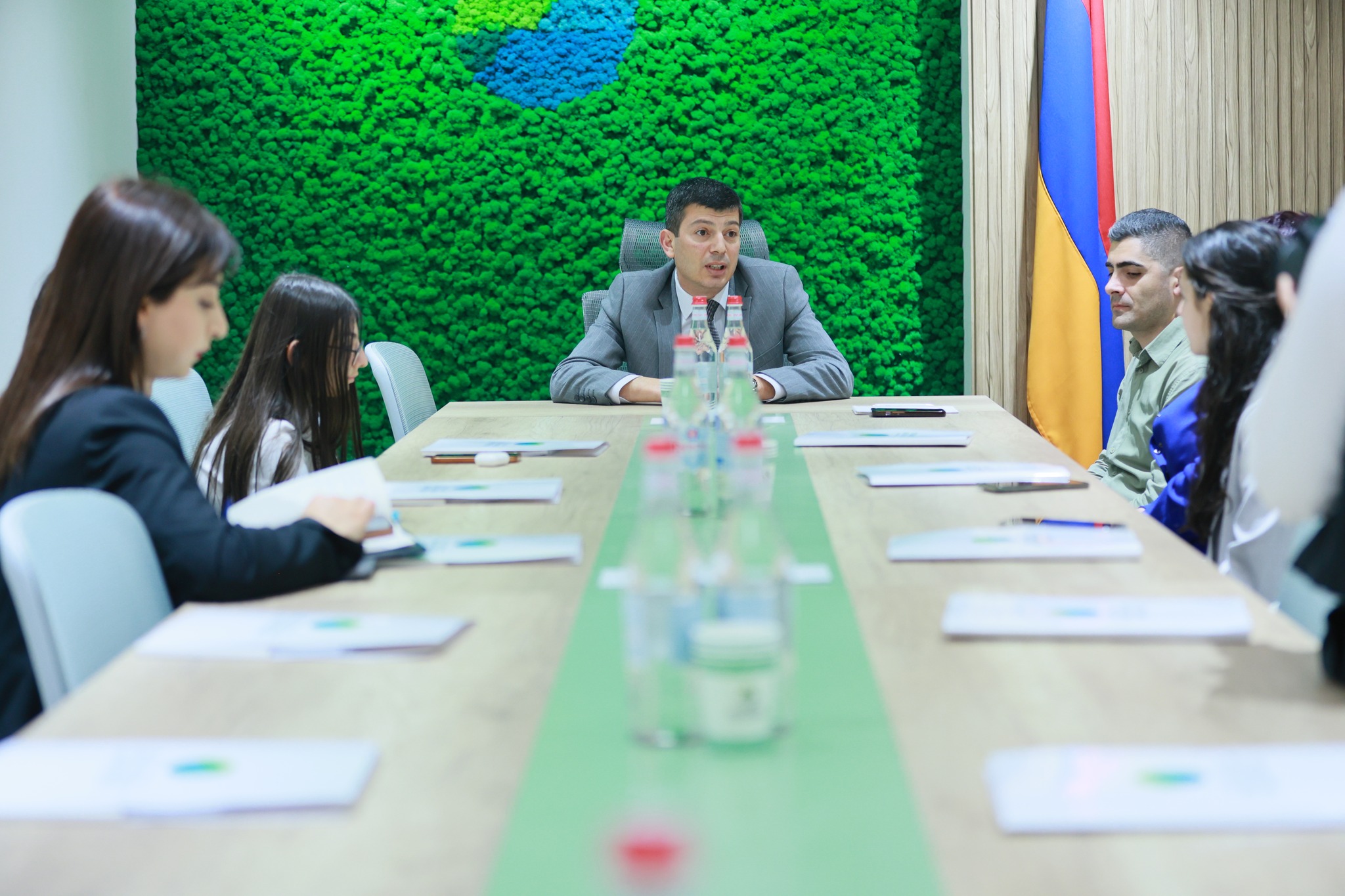 Էկոկրթական հանդիպում Շրջակա միջավայրի նախարարի տեղակալ Տիգրան Գաբրիելյանի հետ