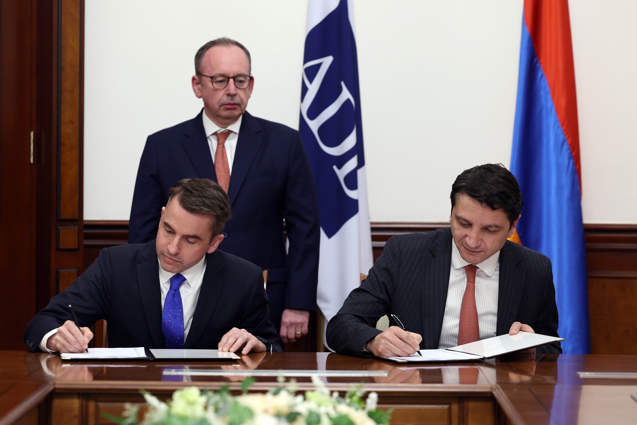 Վահե Հովհաննիսյանը հանդիպել է Ասիական զարգացման բանկի Կենտրոնական և Արևմտյան Ասիայի դեպարտամենտի գլխավոր տնօրեն Եվգենի Ժուկովի հետ