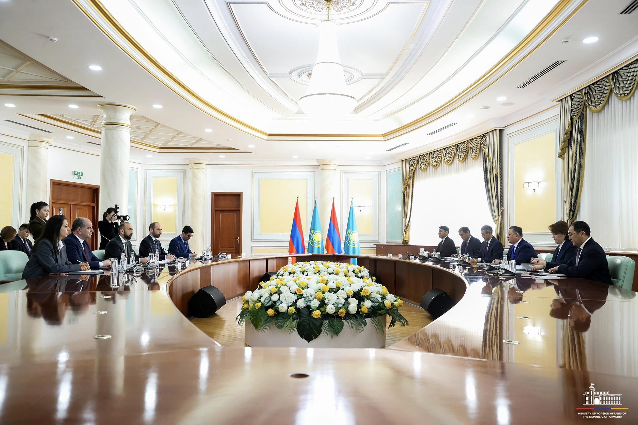 Երևանն ու Աստանան հաճախ կա՛մ համընկնող, կա՛մ շատ նման դիրքորոշումներ են որդեգրում միջազգային և տարածաշրջանային օրակարգի մի շարք կարևոր հարցերի վերաբերյալ․ Միրզոյան