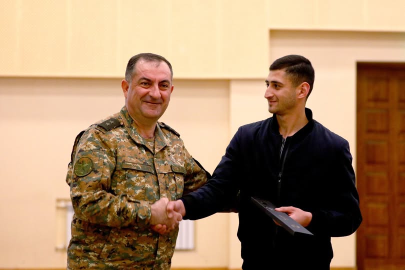 ԶՈՒ ԳՇ պետ Էդվարդ Ասրյանը հանդիպել է 25-օրյա վարժական հավաքների մասնակցած պահեստազորայինների հետ