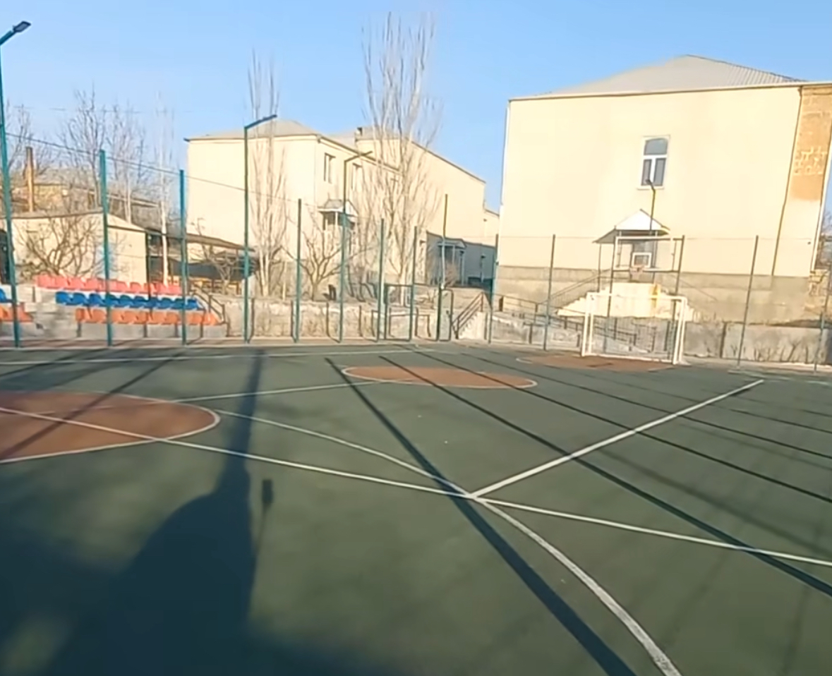 Աշտարակի 2-րդ հիմնական դպրոցի բացօթյա մարզադաշտը կառուցված է