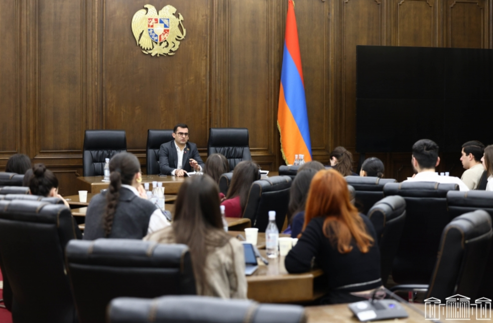 Հակոբ Արշակյանը հյուրընկալել է Ազգային ժողովում ուսումնական պրակտիկա անցնող ուսանողներին