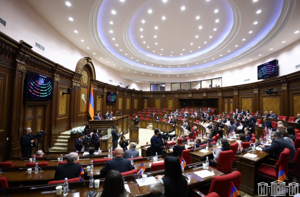 Պահպանվող անձին կարող է ուղեկցել 1 մեքենա և առավելագույնը 3 պահնորդ. քննարկվել են օրենքում առաջարկվող փոփոխությունները