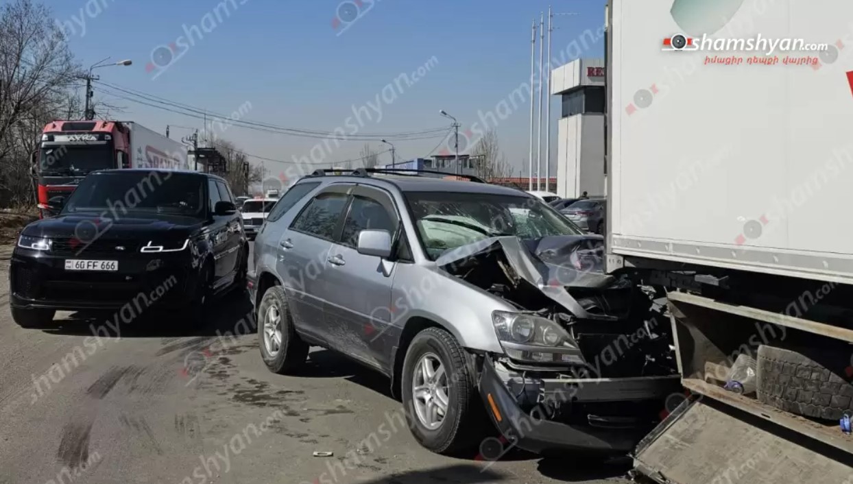 Երևանում բախվել են «Lexus»-ն ու բեռնատարը