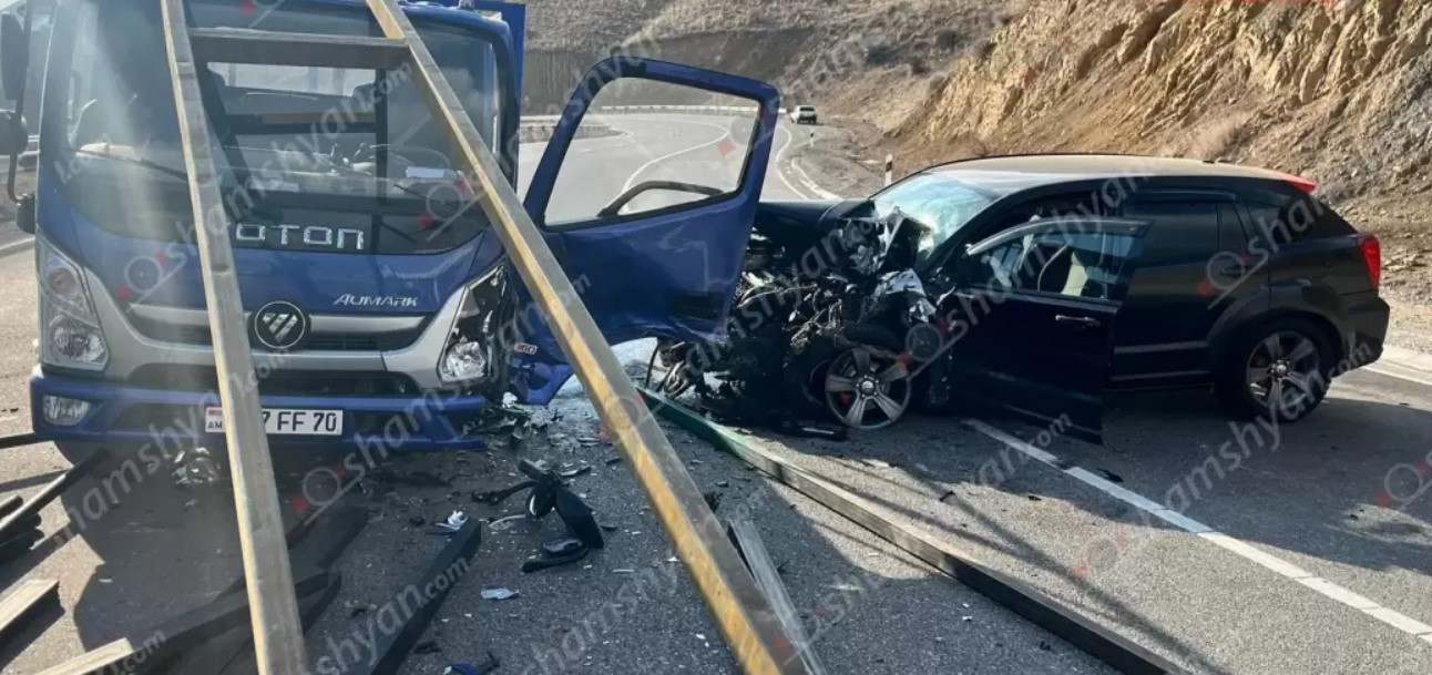 Տիգրանաշենի ոլորաններում բախվել են «Dodge»-ն ու «Foton» բեռնատարը. կա վիրшվոր