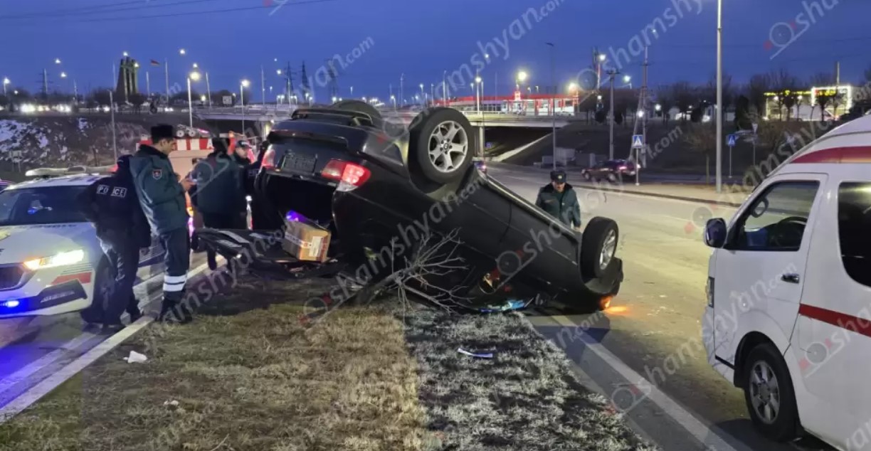 Երևանում «BMW X5»-ը դուրս է եկել երթևեկելի գոտուց և գլխիվայր շրջվել