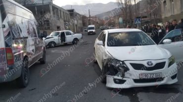 Գորիսում բախվել են «Toyota Camry»-ն և «ԳԱԶ 31029»-ը․ կա վիրшվnր