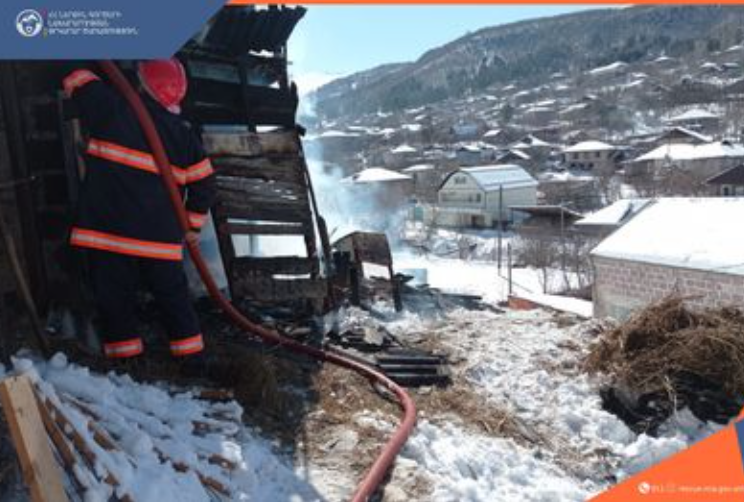 Փրկարարները մարել են անասնագոմի տանիքում բռնկված հրդեհը