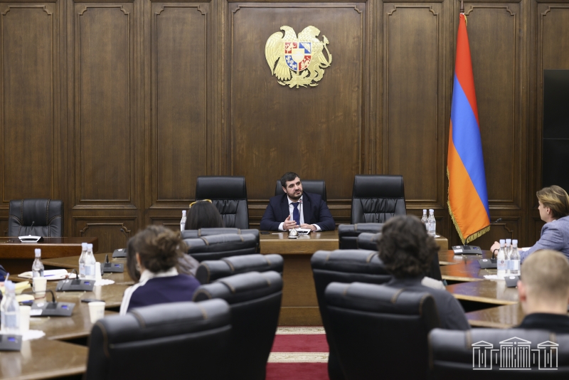 Արման Եղոյանը հանդիպել է Ենայի համալսարանի ուսանողների հետ