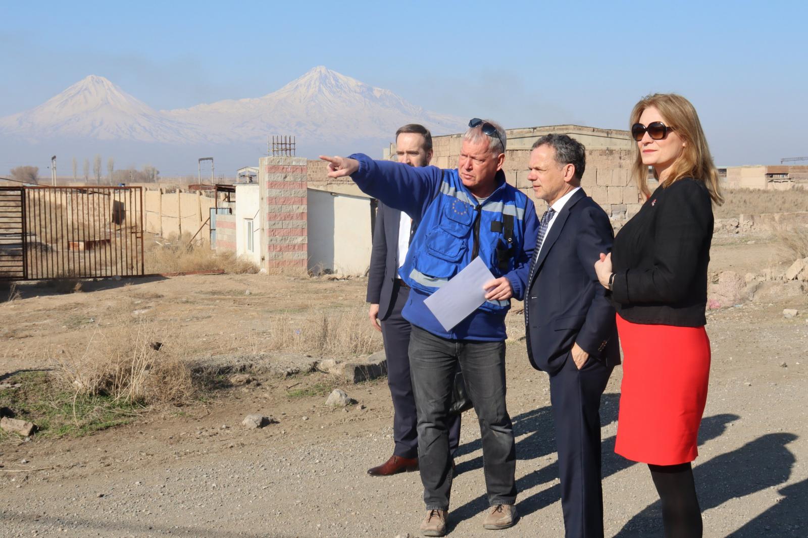 Նիդերլանդների ԱԳ նախարարն այցելել է հայ-ադրբեջանական սահմանային գոտի