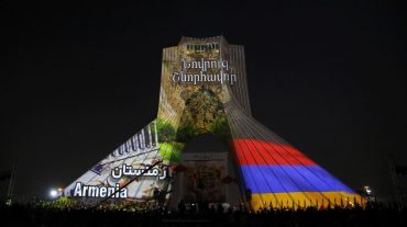 Թեհրանի «Ազադի» աշտարակը, լուսավորվել է այդ թվում՝ ՀՀ պետական դրոշով