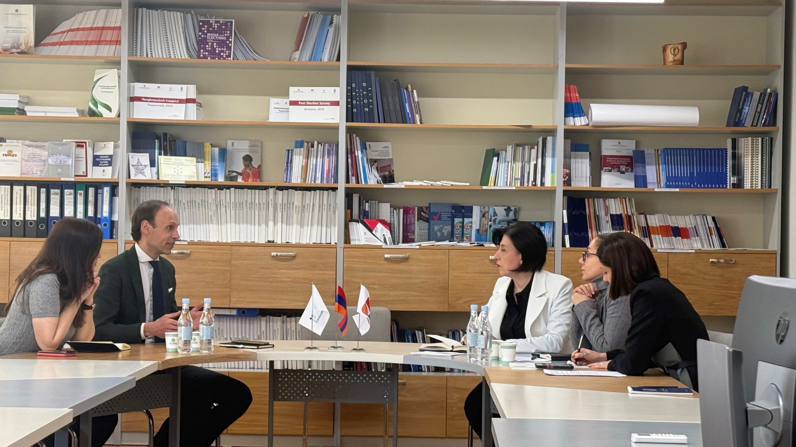Միջազգային IDEA-ի ներկայացուցիչները հյուրընկալվել են ՀՀ ԿԸՀ-ում