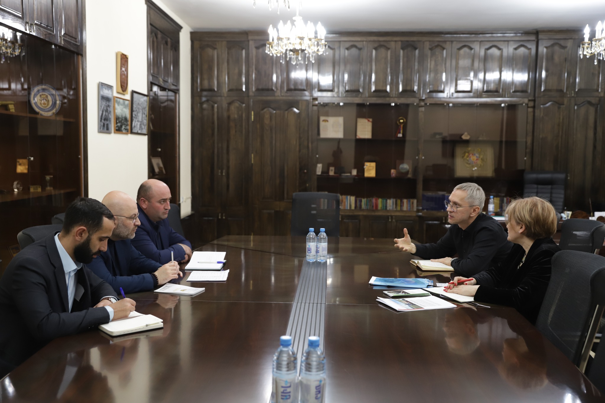 Շիրակի մարզպետն ընդունել է Հայաստանում Կարմիր խաչի միջազգային կոմիտեի պատվիրակության ներկայացուցիչներին