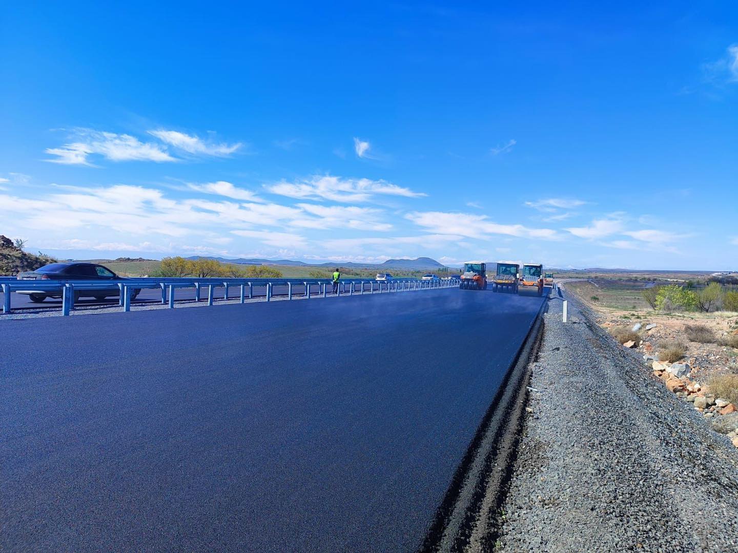Ագարակի հնագիտական վայրը շրջանցող ճանապարհահատվածում տեղադրվում է ասֆալտբետոնե ծածկի վերին շերտը