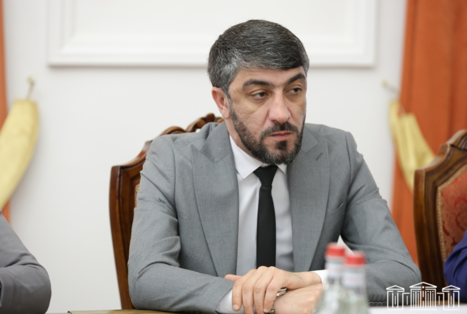 Ալեն Սիմոնյանը ստորագրել է Վիլեն Գաբրիելյանի` պատգամավորի լիազորությունները դադարած համարելու մասին արձանագրությունը